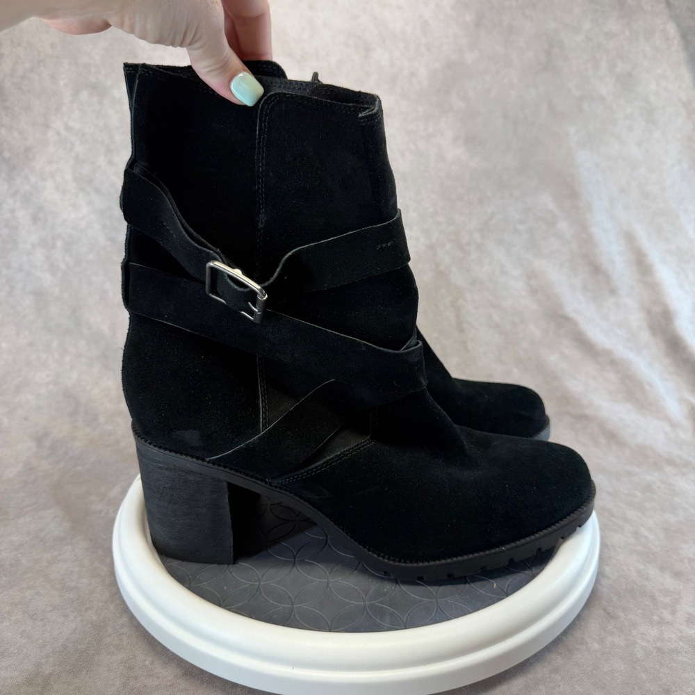 Clarks Artisan Ankle Boots Women 9.5 Black Suede Buckle Strap Block Heel Lug